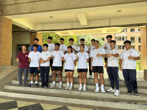 南投高中拔河隊將士用命奪下室外賽冠軍。（記者扶小萍攝）