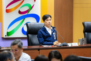 ▲開學在即，陳其邁請高市府團隊加強校園登革熱防疫整備，確保校園環境安全。