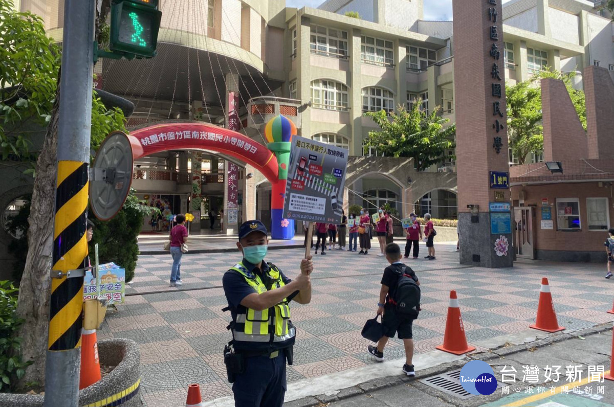 8月30日開學首日， 桃園市蘆竹警分局執行護童勤務，守護學童安全。