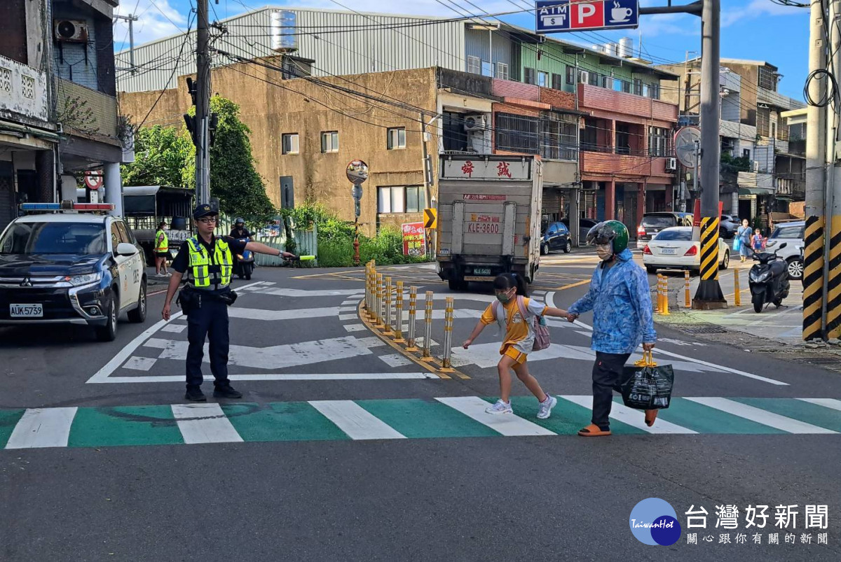 8月30日開學首日， 桃園市蘆竹警分局執行護童勤務，守護學童安全。