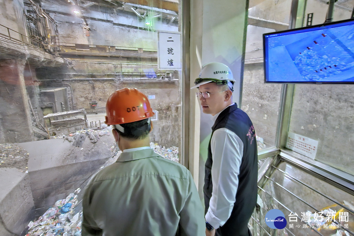 解決垃圾車延時收運問題，桃園市副市長蘇俊賓赴欣桃焚化廠進行協商。