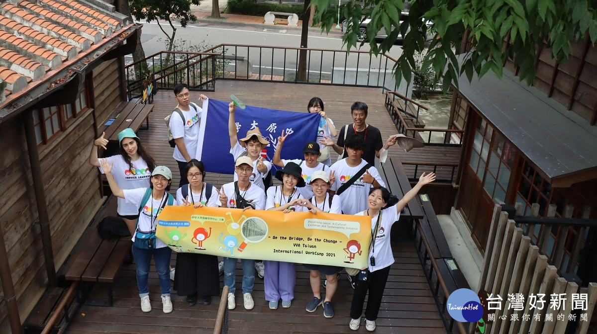中原大學帶領國際青年走訪中壢街區，領悟臺灣客家文化歷史。