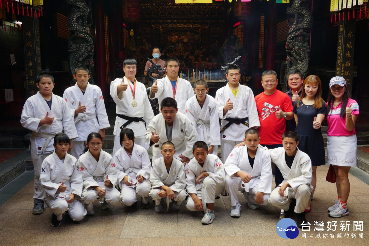 豐原國中柔道角力隊參加總統盃全國角力錦標賽榮獲二金二銀一銅。