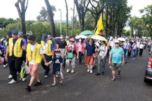 全國萬人健走於中興新村盛大展開。（記者扶小萍攝）
