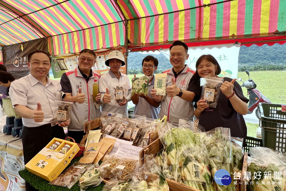 桃園市副市長蘇俊賓出席「112年度水岸韭菜花季」開幕活動。