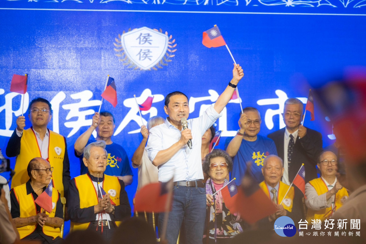 國民黨總統參選人侯友宜出席三場造勢活動，桃園嘉義同鄉會、鶯歌雲林同鄉會、全國侯氏宗親「侯侯會」，相繼成立後援會相挺。<br />
