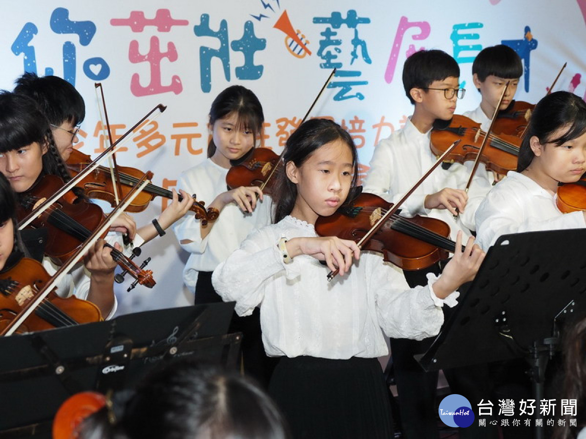 ▲高市婦幼青少年中心8號基地熱鬧滾滾,年輕人大秀「培你茁壯,藝展長才」計劃成果。