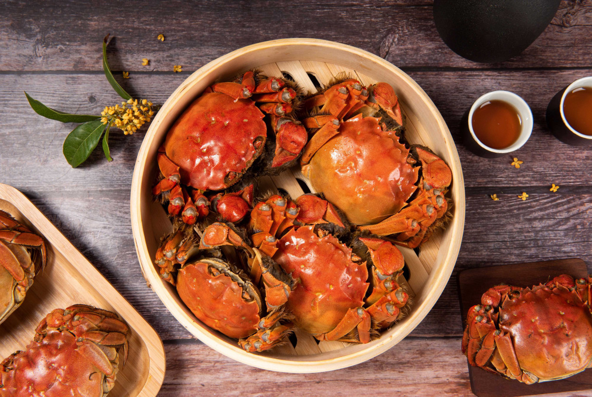 喆園鮑魚中餐廳 推出『秋蟹六吃盛宴』。圖片業者提供