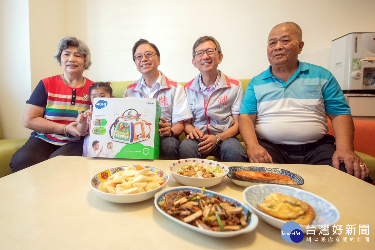 桃園市長張善政參訪桃園市蘆竹一號社會住宅顏姓住戶