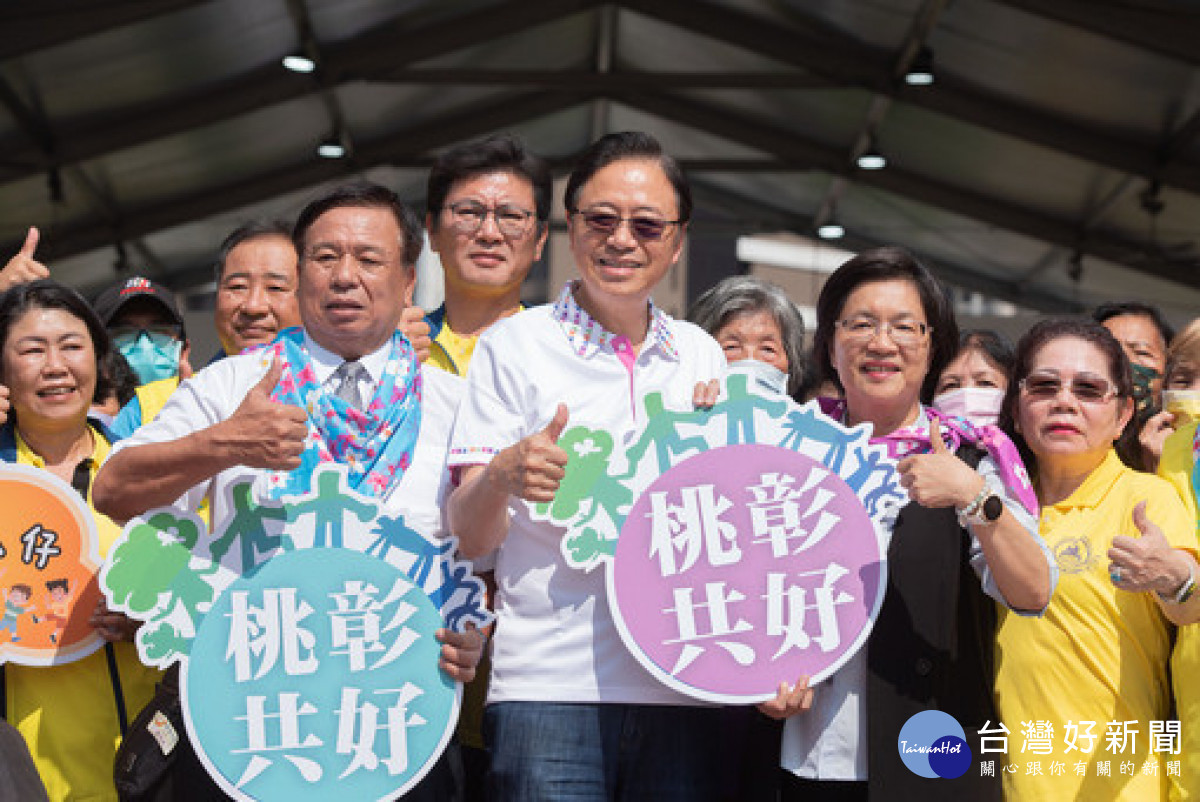 張市長、彰化王縣長共同比讚合影，期待桃彰共好。