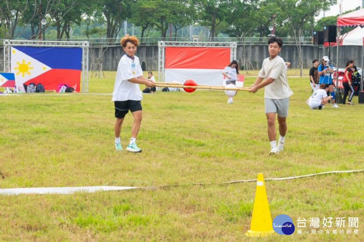 移工朋友以快樂活潑的心情，以及勝不驕、敗不餒的運動精神參賽。