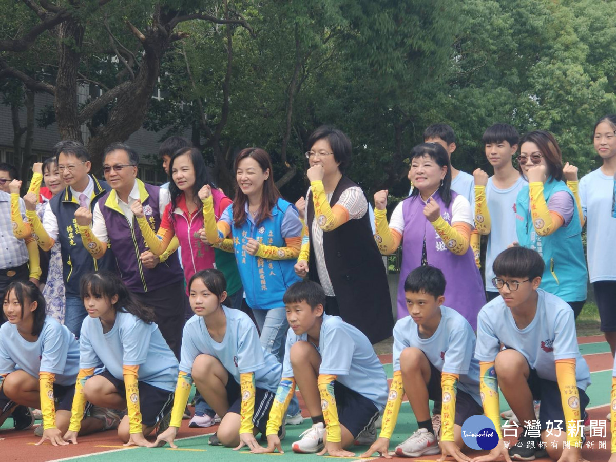 「1元慢跑在校園，地球百動一起來」正式起跑。圖／記者鄧富珍攝