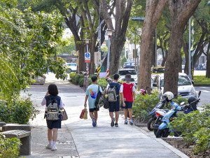 ▲高市四維國小通學道已完成改善，學童上下課行走更安全。