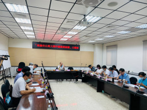 ▲高雄市議會於是舉辦「高雄市公寓大樓外牆整建維護」公聽會，助公寓大樓改善屋況。