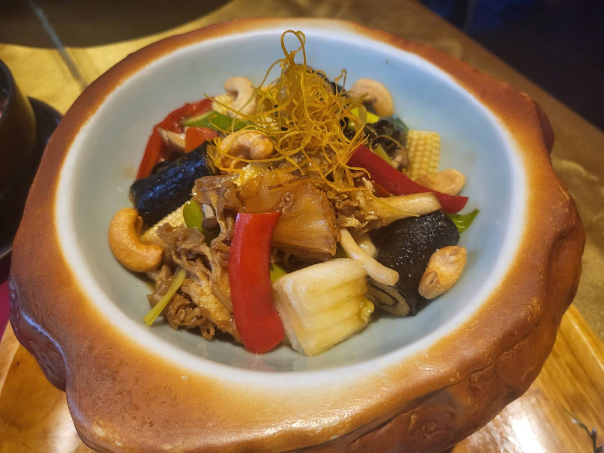寬心園秋季新菜左宗棠炒三鮮。