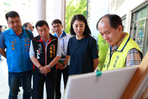 縣長許淑華前往埔里鎮的綜合性身心障礙福利復健服務中心，會勘了解興建全民運動館的選址地點及親子共融公園、寵物公園設置的可行性。