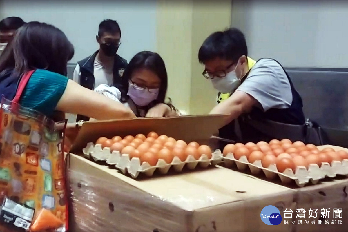 桃園市全面追查進口蛋源頭，查獲318萬顆過期及149萬顆即期蛋品。