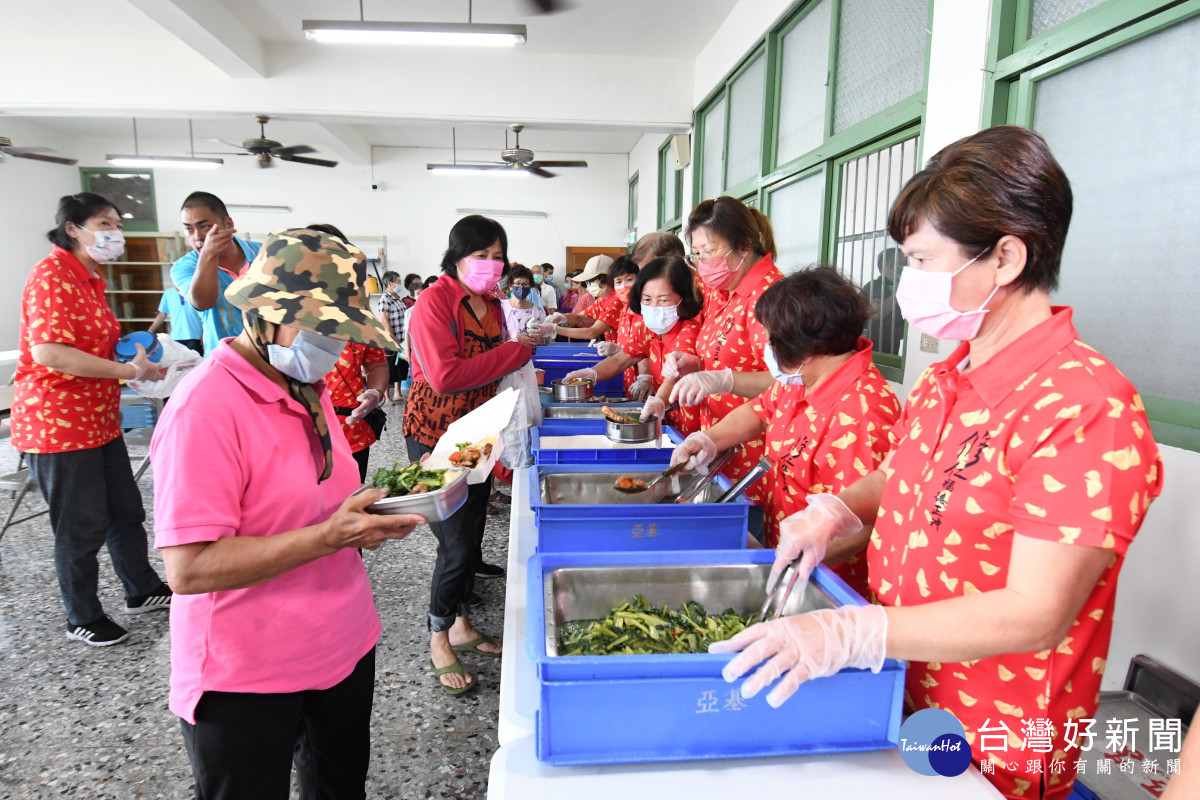 修仁社區長者共餐。圖／彰化縣政府提供