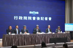 （圖／翻攝自YouTube頻道行政院開麥啦-2直播）
