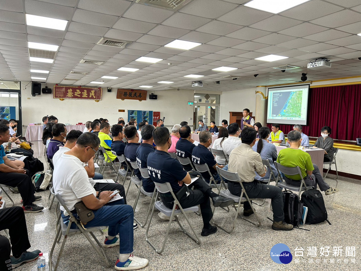 為了解在地民眾對彰化海岸濕地發展方向的想法，彰化縣政府21日於芳苑鄉公所召開彰化海岸濕地發展方向座談會。圖／彰化縣政府提供