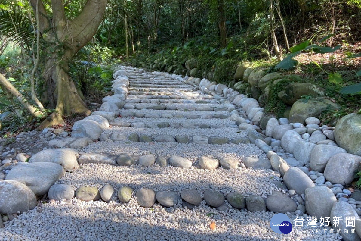 大嵙崁地質公園砌石步道。