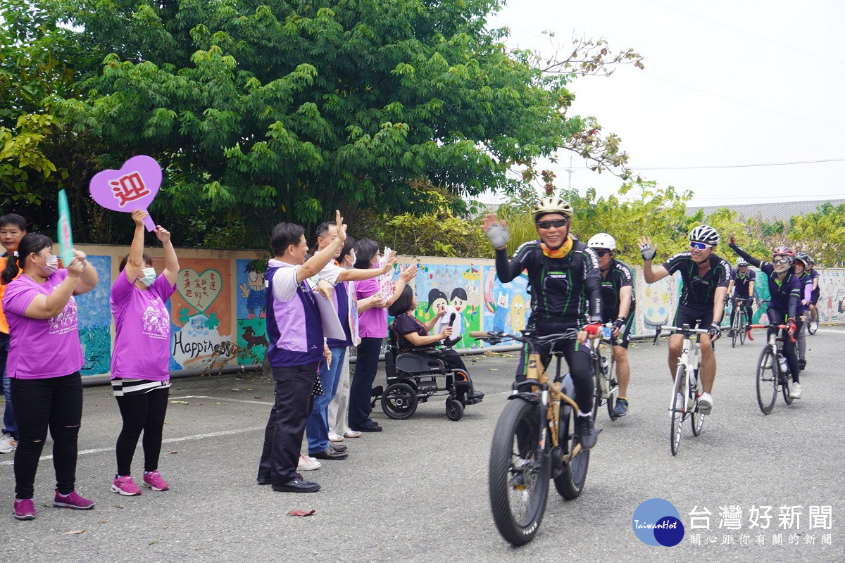 瑞振愛心集千萬　鐵騎單車送愛喜樂捐款助方舟園區早日動工