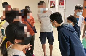 ▲陳其邁探視屏東火警後送高雄傷患。