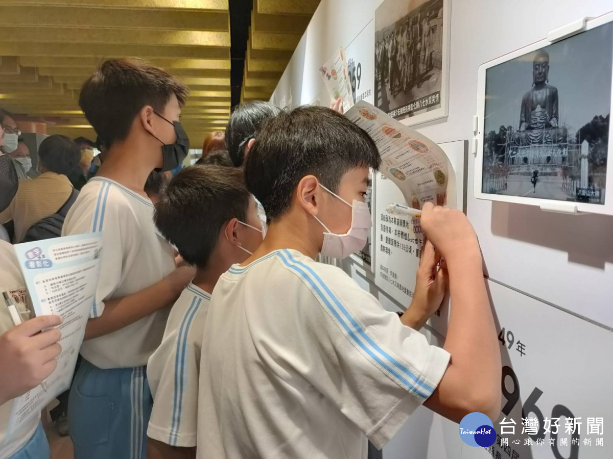 《新修彰化縣志》全套志書完成，建縣300博覽會「有彰歷」展出。圖／記者鄧富珍攝