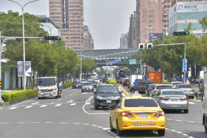 ▲民族一路南北向增設左轉專用車道。