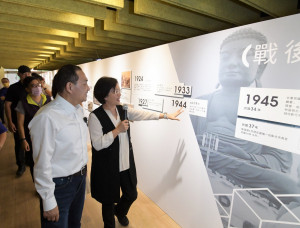 新北、彰化城市交流，侯友宜參訪彰化建縣300博覽會主題館，彰化縣長王惠美親自導覽。圖／記者鄧富珍攝