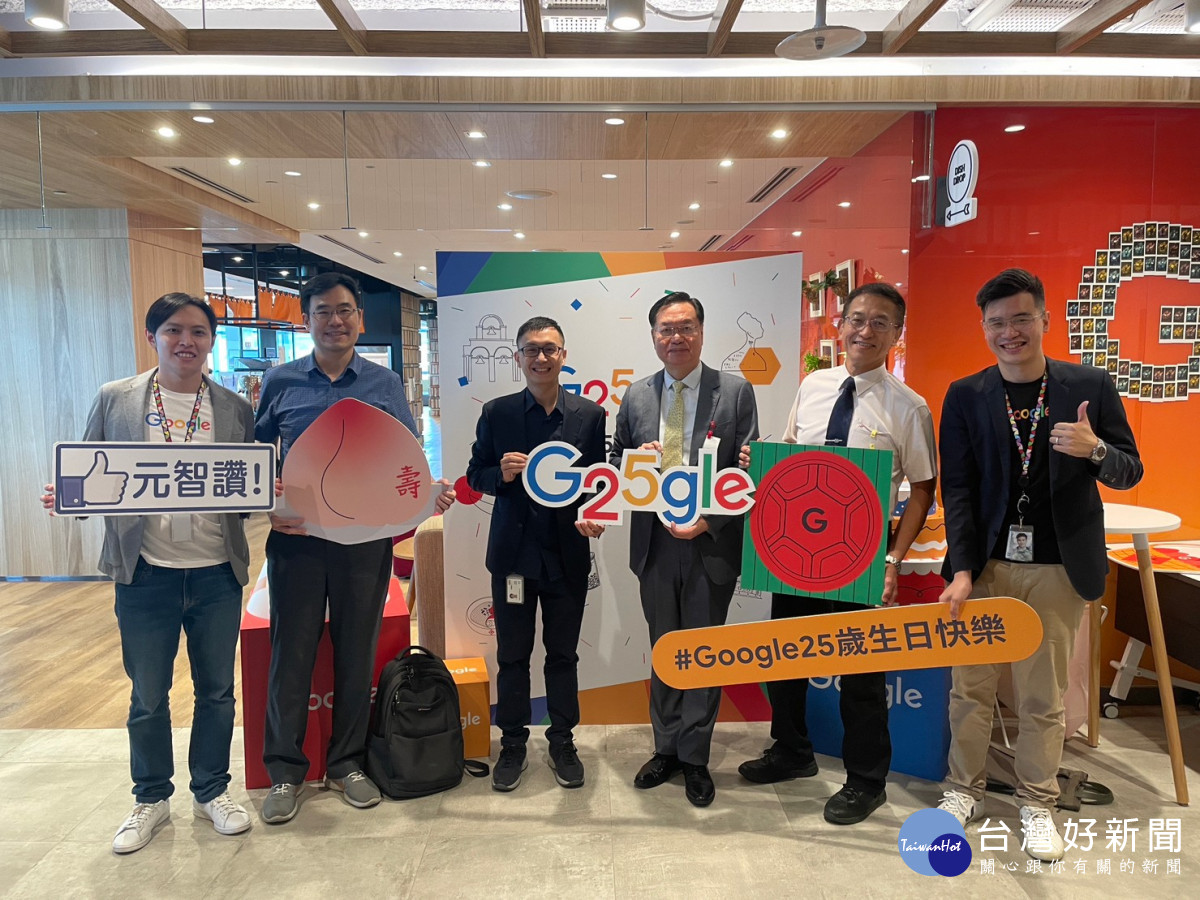 元智大學廖慶榮校長（左三）、Google李殷豪副總（右三）及與會貴賓