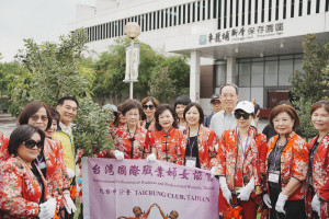 呂前副總統親赴車籠埔斷層保存園區參與原生樹植樹。（國立科博館提供）