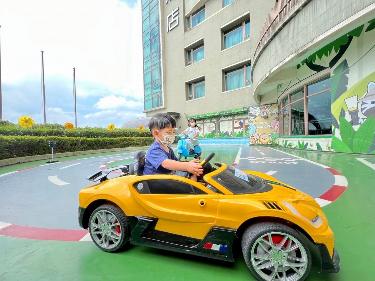 戶外電動車場地。