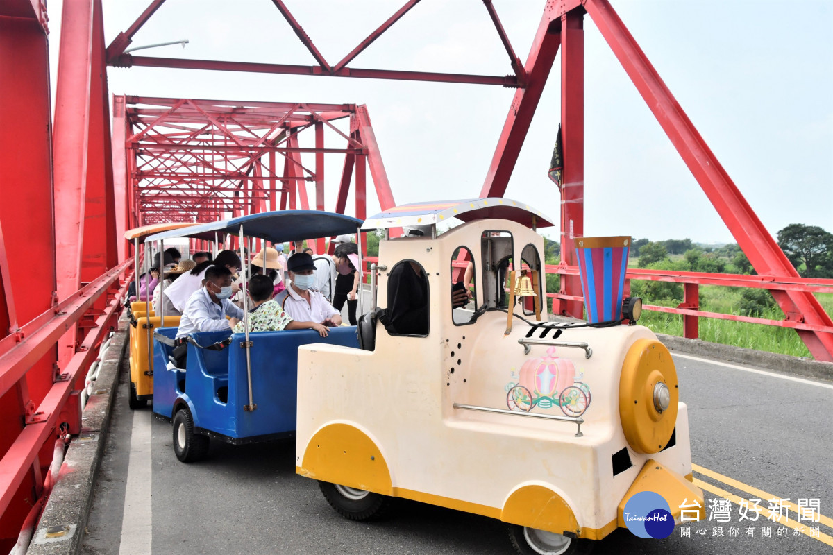 中秋連假「溪州稻陣玩泥芭」西螺大橋建橋70周年歡迎來走走。圖／者鄧富珍翻攝