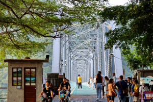 后豐鐵馬道招牌花梁鋼橋