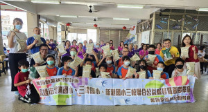 ▲為了一圓畢業旅行夢，高市三家國小畢業生為自己爭取畢業旅行費用。