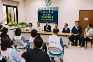 ▲高市議會第四屆第二次定期大會正式開幕，陳其邁向各黨團致意。