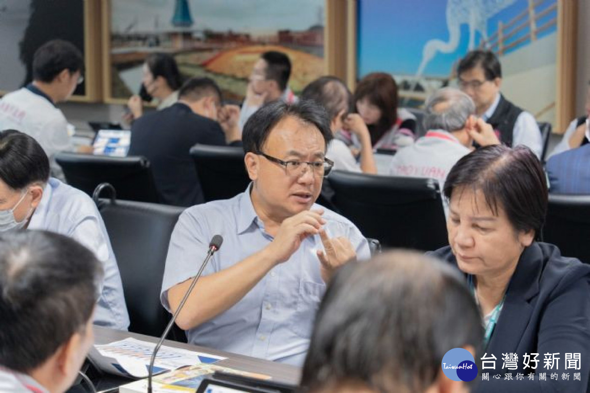 交通局長說明政策執行情形。