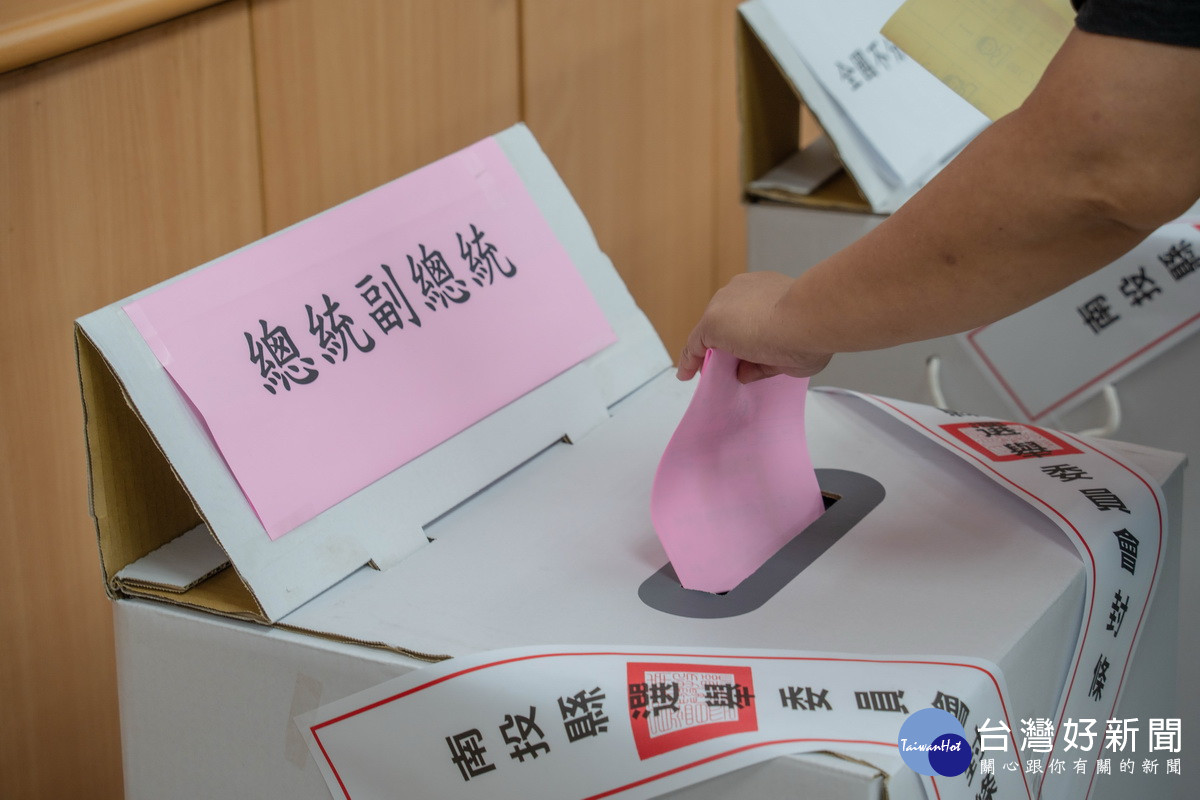 南投縣選委會舉辦模擬投票。（南投縣選委會提供）