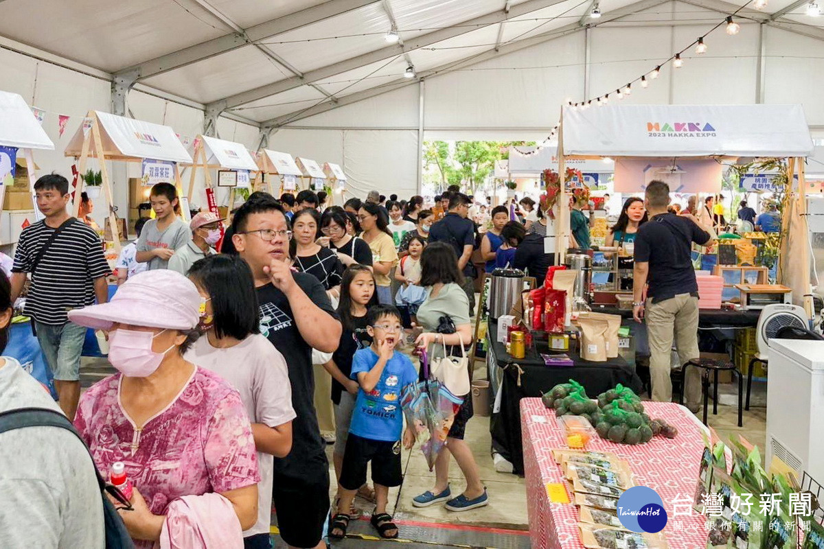 世界客家博覽會「好客農市」吸引眾多民眾前來。