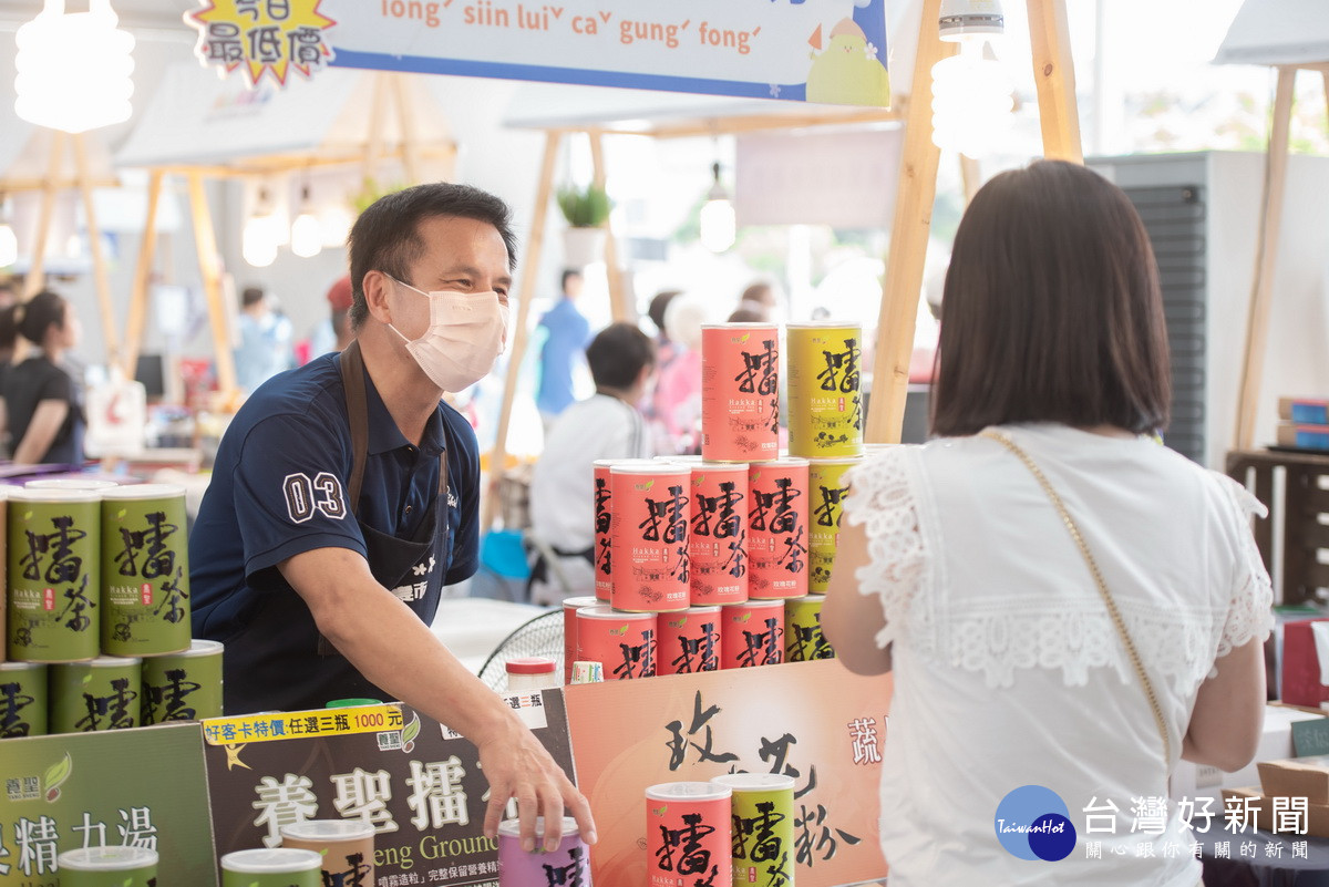 世界客家博覽會「好客農市」吸引眾多民眾前來。