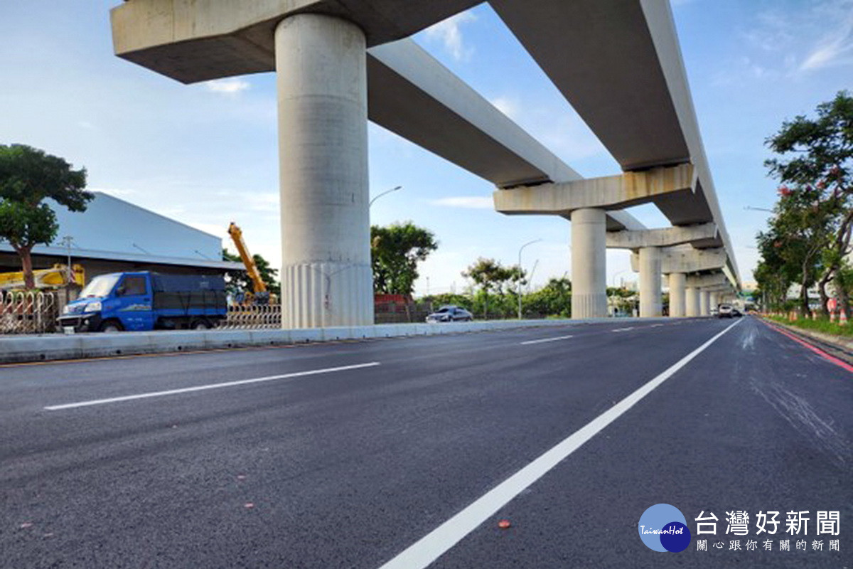 蘆竹區中正北路道路復舊，提供雙向各二車道及慢車道的嶄新道路。