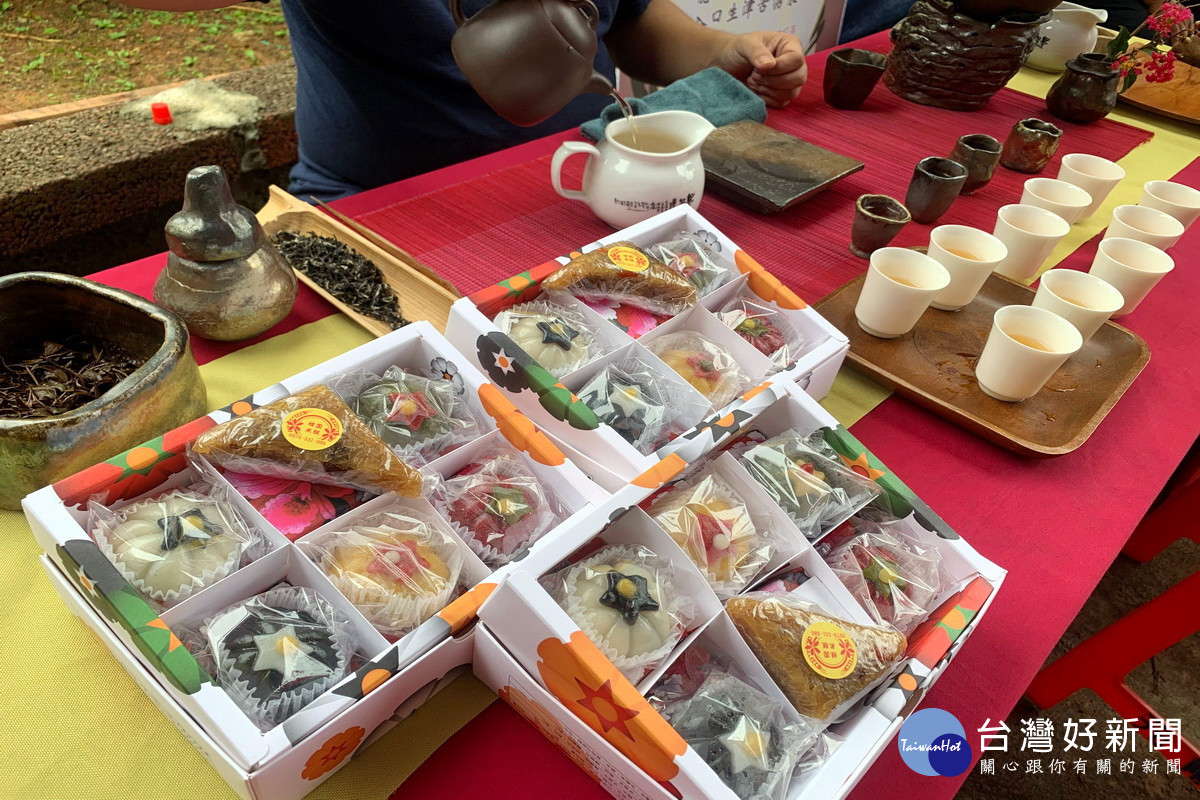 「茶來．茶趣．茶山行」規劃在地農創市集、客家風味茶點販售。