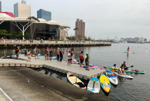 ▲高市愛河灣非動力水域遊憩區設有浮動碼頭。