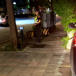 警方執行取締超速的移動式測速儀器。（必須進行定期檢驗）