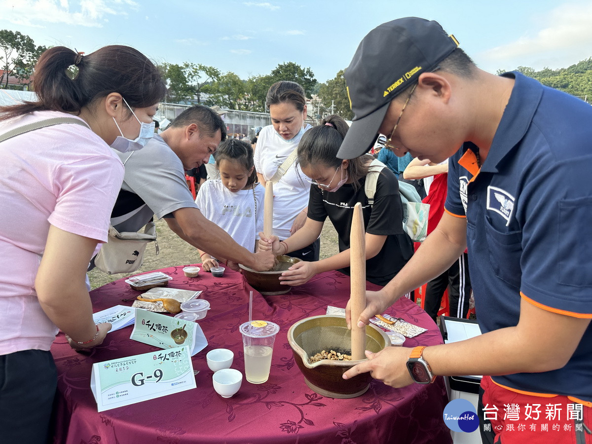 茶博舉辦多場的活動都適合親子或家族親友團參與。（記者扶小萍攝）