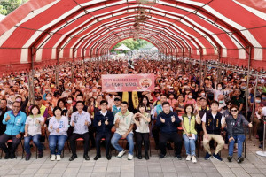 ▲重陽節將至，高雄市長陳其邁偕同立委許智傑及在地議員至衛武營都會公園出席「九九重陽 樂活鳳邑」重陽敬老活動。