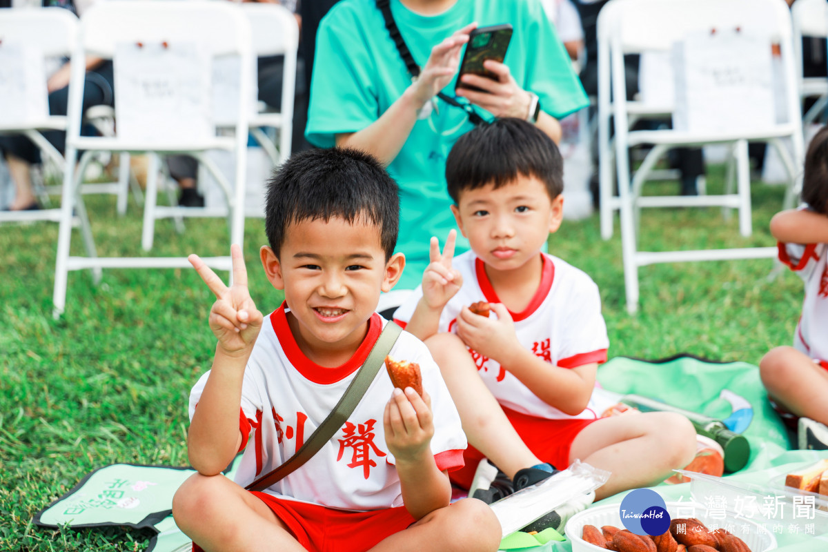 歡迎民眾一起前來與家人好友毛小孩盡情在公園聆聽輕音樂-愉快分享食物