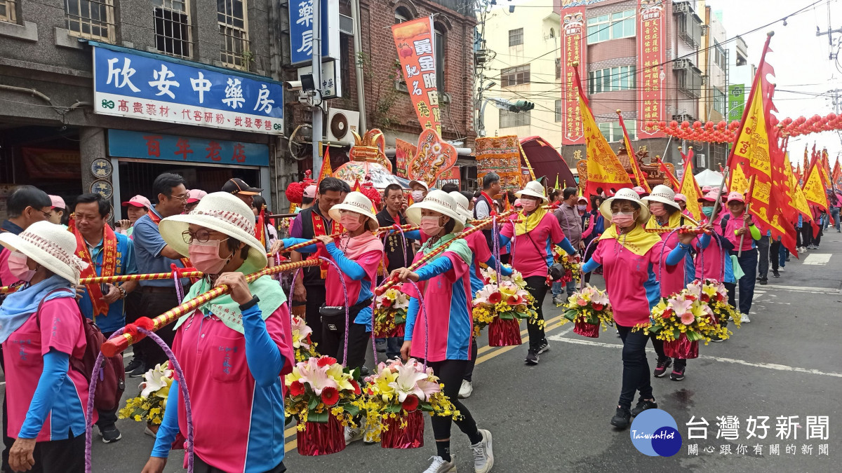 13尊媽祖遶境隊伍浩浩蕩蕩出發，繞境二林街區。圖／記者鄧富珍翻攝