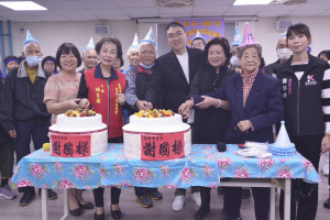 基隆客委會辦重陽敬老慶生活動　謝國樑向長輩祝賀